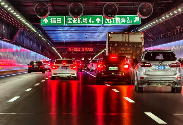 深中通道正式通车 首小时车流量超过7000车次  第3张