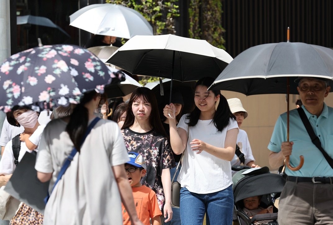 日本气象厅向多地发布“中暑警戒警报”  第1张