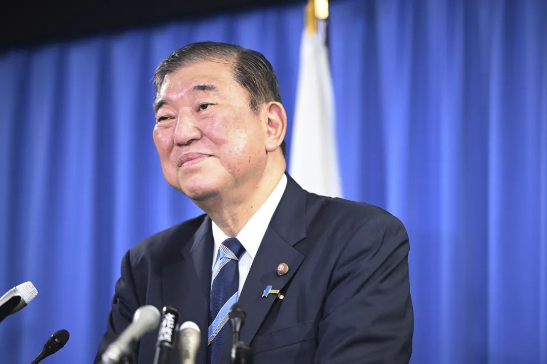 67岁石破茂，正式当选日本首相！他从政38年，早年曾在银行工作！岸田内阁已集体辞职