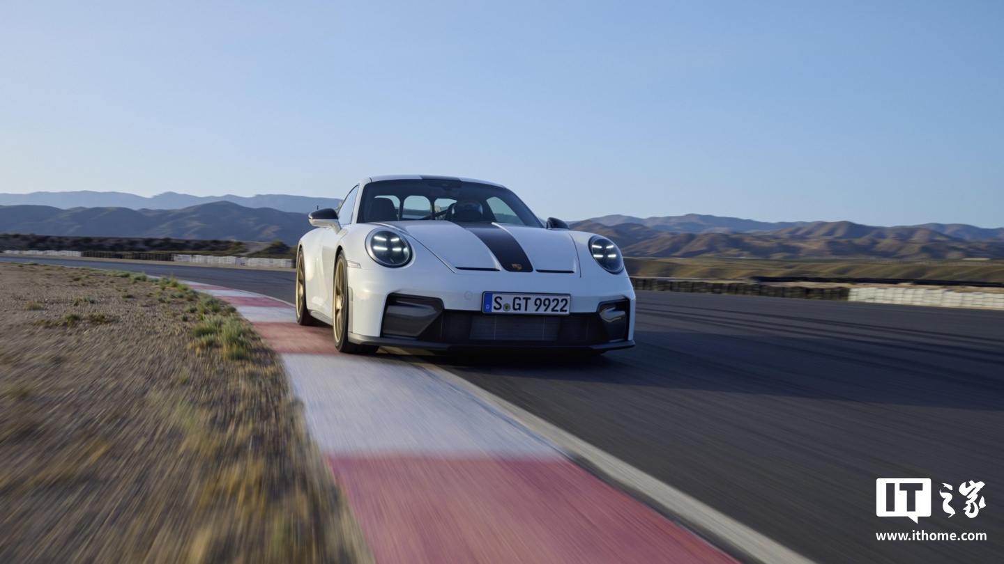 新款保时捷 911 GT3 跑车预售，226.8 万元起  第2张