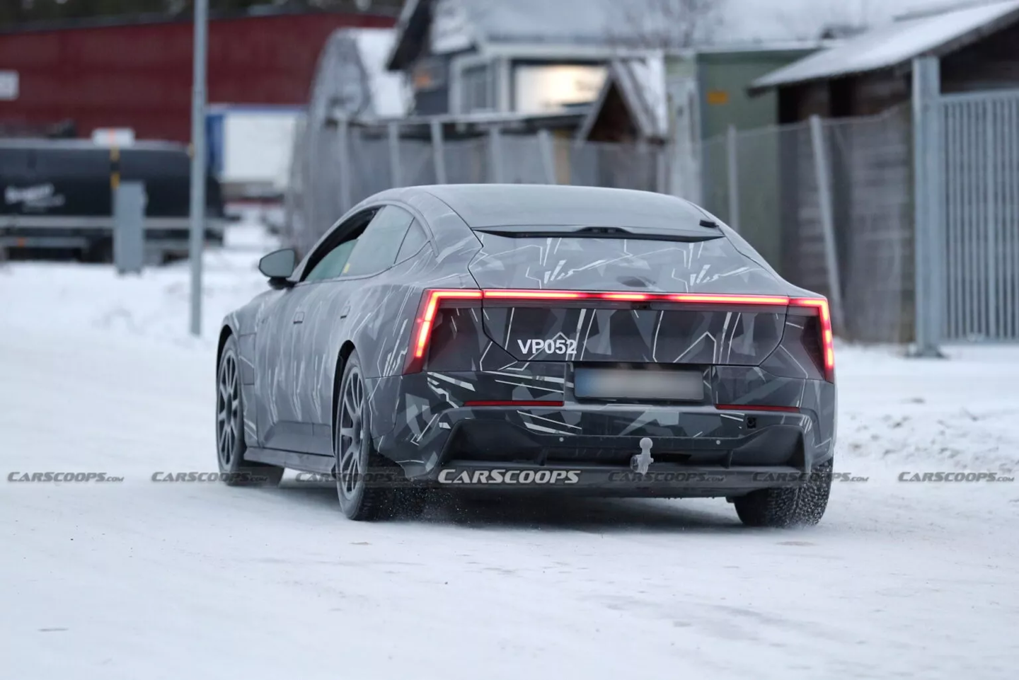 极星 Polestar 5 中大型轿跑车谍照曝光，有望搭载超快充电池