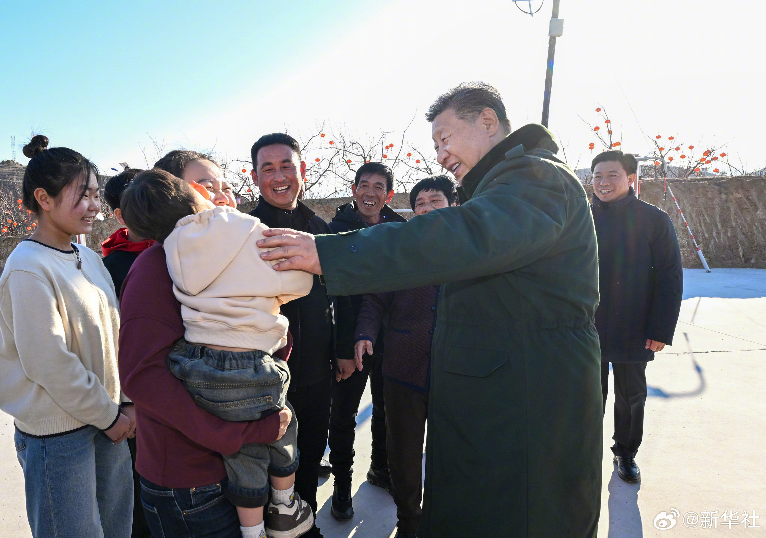 习近平在辽宁葫芦岛市看望慰问受灾群众  第4张