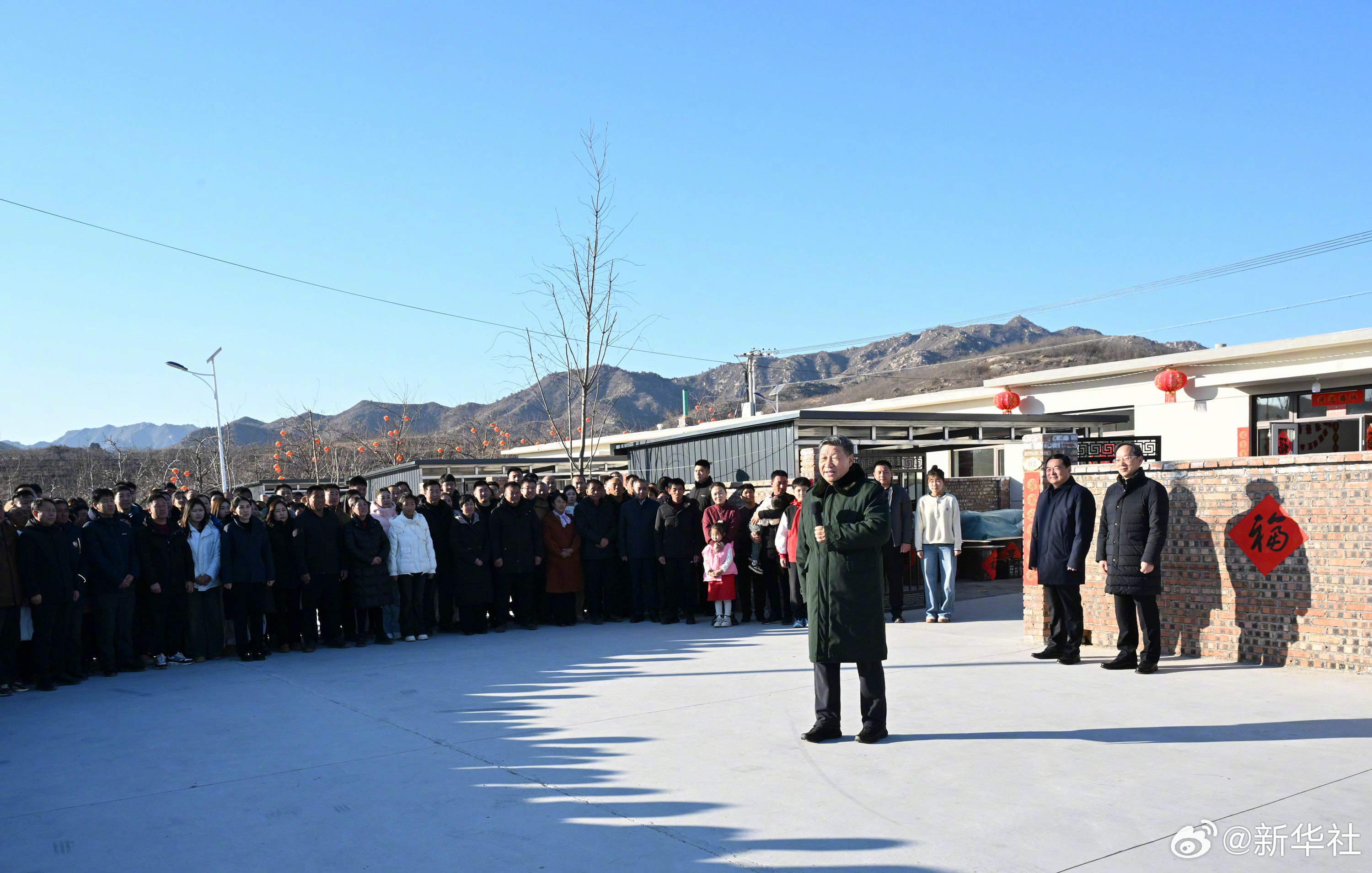 习近平在辽宁葫芦岛市看望慰问受灾群众  第8张